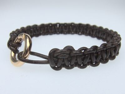 Armband aus Känguruleder in dunkelbraun mit Einschnappring